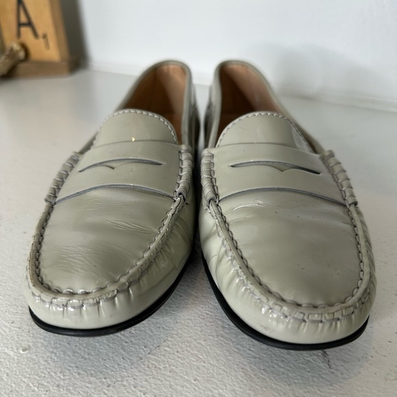 Tod’s Classic Women’s Patent Leather Penny Loafers – Beige – Size 38 (US 8) - Picture 2 of 9